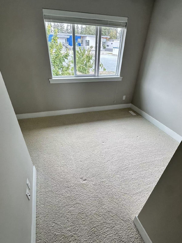 Front bedroom — Before